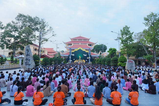 “Compassion is the Reason to Live Retreat of Nhan Sinh Club.