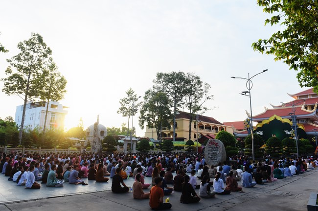 “Compassion is the Reason to Live Retreat of Nhan Sinh Club.