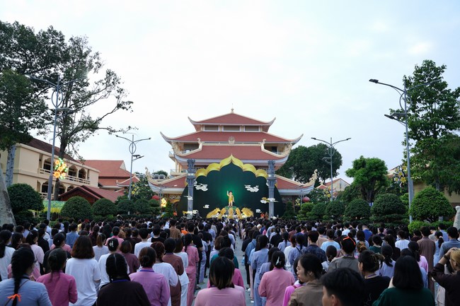 “Compassion is the Reason to Live Retreat of Nhan Sinh Club.