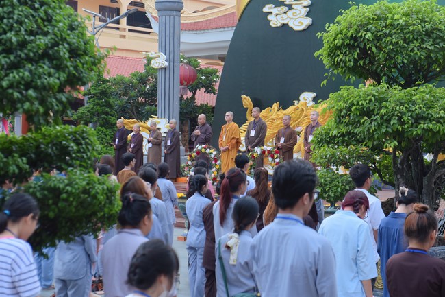 “Compassion is the Reason to Live Retreat of Nhan Sinh Club.