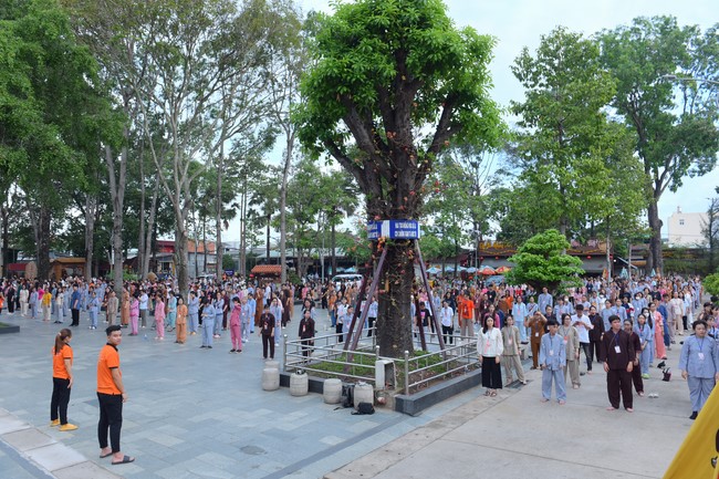 “Compassion is the Reason to Live Retreat of Nhan Sinh Club.