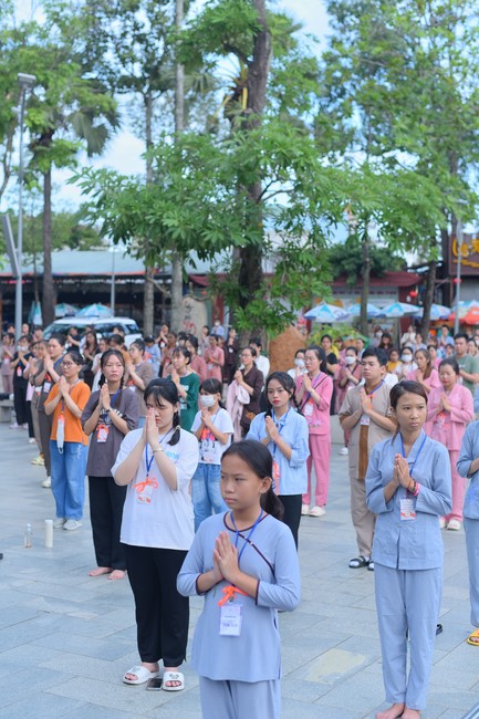 “Compassion is the Reason to Live Retreat of Nhan Sinh Club.