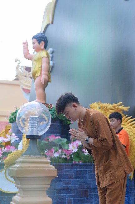 “Compassion is the Reason to Live Retreat of Nhan Sinh Club.