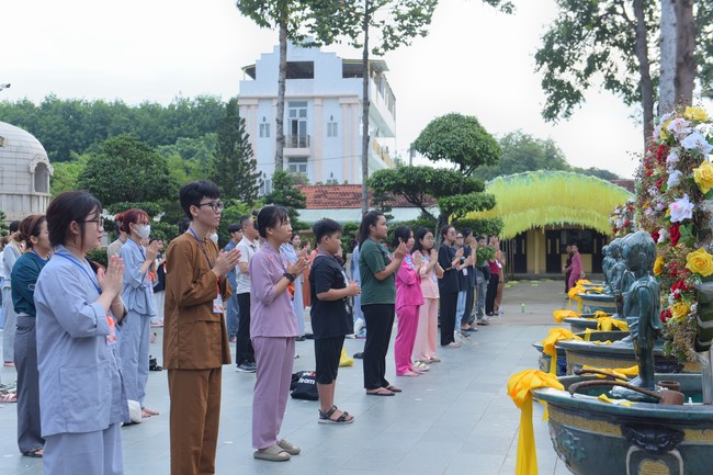 “Compassion is the Reason to Live Retreat of Nhan Sinh Club.