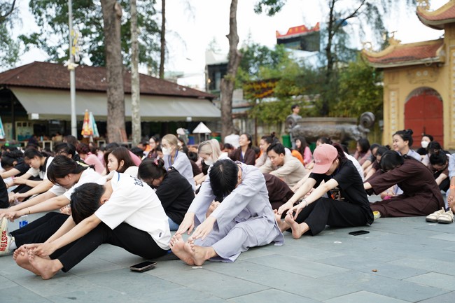 “Compassion is the Reason to Live Retreat of Nhan Sinh Club.