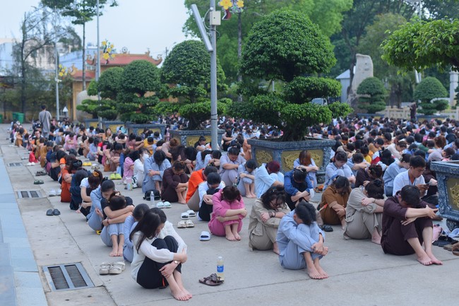 “Compassion is the Reason to Live Retreat of Nhan Sinh Club.