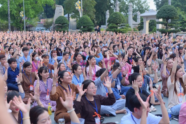 “Compassion is the Reason to Live Retreat of Nhan Sinh Club.