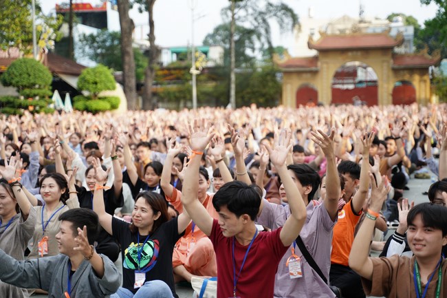 “Compassion is the Reason to Live Retreat of Nhan Sinh Club.