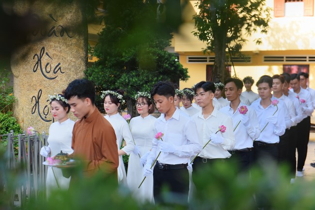 “Compassion is the Reason to Live Retreat of Nhan Sinh Club.