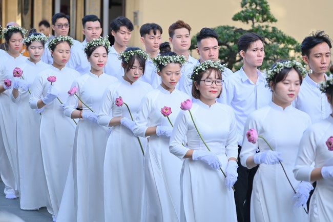 “Compassion is the Reason to Live Retreat of Nhan Sinh Club.