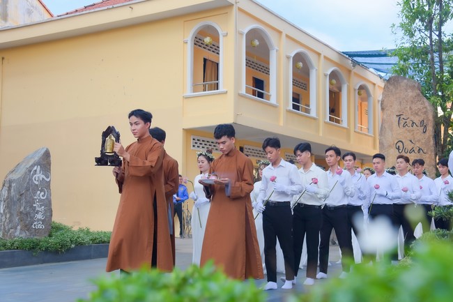 “Compassion is the Reason to Live Retreat of Nhan Sinh Club.