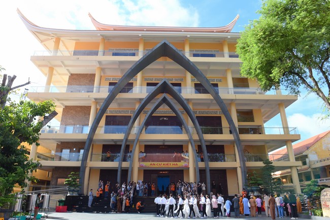 “Compassion is the Reason to Live Retreat of Nhan Sinh Club.