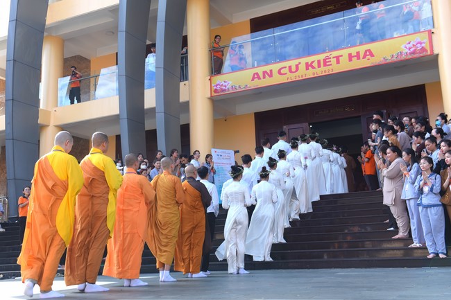 “Compassion is the Reason to Live Retreat of Nhan Sinh Club.