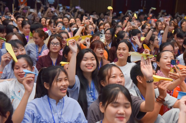 “Compassion is the Reason to Live Retreat of Nhan Sinh Club.