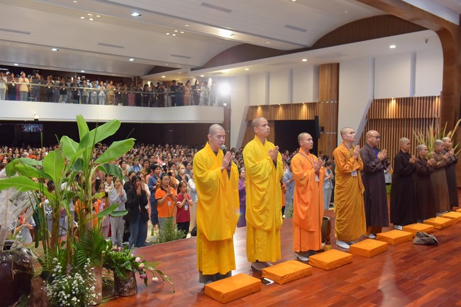 “Compassion is the Reason to Live Retreat of Nhan Sinh Club.