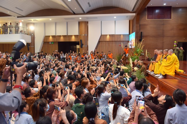 “Compassion is the Reason to Live Retreat of Nhan Sinh Club.