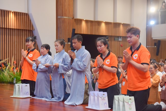 “Compassion is the Reason to Live Retreat of Nhan Sinh Club.