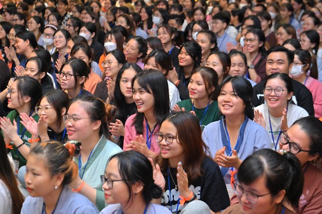 “Compassion is the Reason to Live Retreat of Nhan Sinh Club.