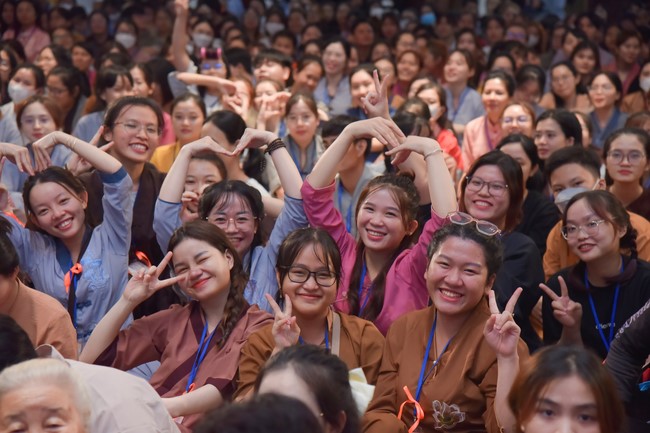 “Compassion is the Reason to Live Retreat of Nhan Sinh Club.