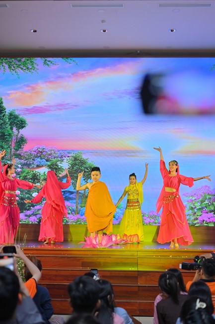 “Compassion is the Reason to Live Retreat of Nhan Sinh Club.