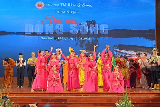 “Compassion is the Reason to Live Retreat of Nhan Sinh Club.