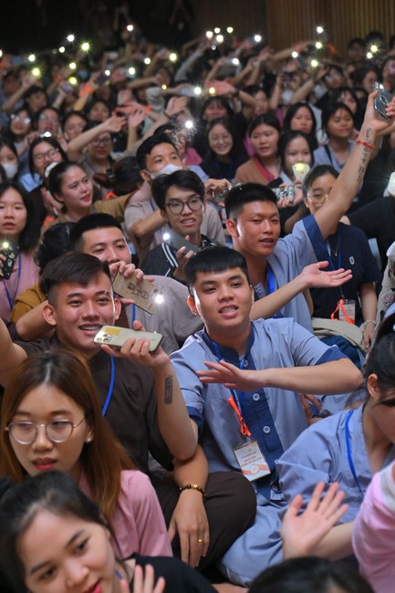 “Compassion is the Reason to Live Retreat of Nhan Sinh Club.