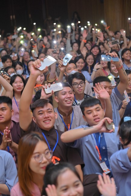 “Compassion is the Reason to Live Retreat of Nhan Sinh Club.