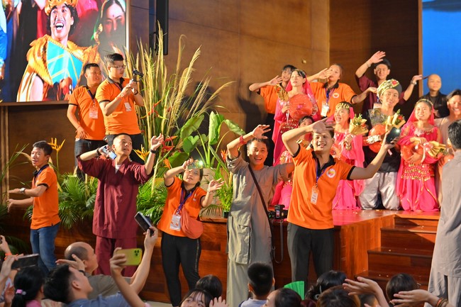 “Compassion is the Reason to Live Retreat of Nhan Sinh Club.