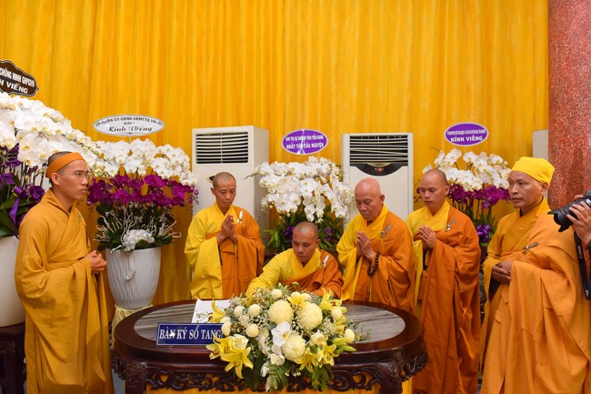 Viếng tang lễ cố Trưởng lão Hòa thượng Thích Thanh Sơn