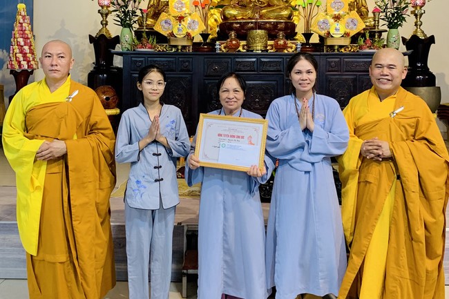 Repentant Ceremony on April 30th, LC and granting Merit certificates to Lumbini garden designed Buddhists of Dong Cao pagoda, Thanh Hoa