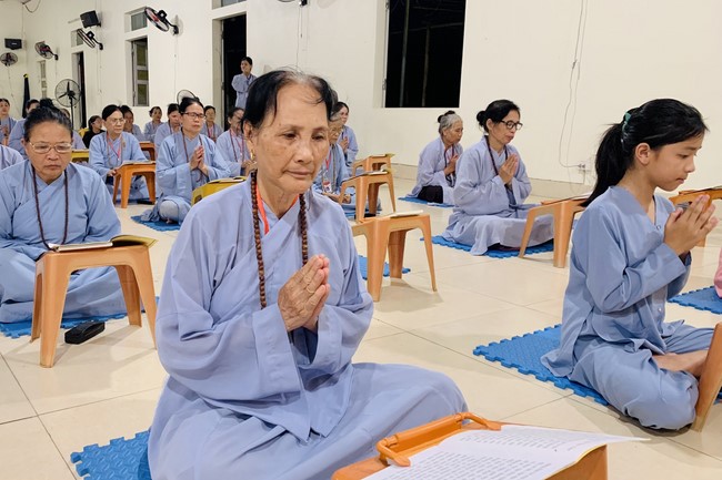 Repentant Ceremony on April 30th, LC and granting Merit certificates to Lumbini garden designed Buddhists of Dong Cao pagoda, Thanh Hoa