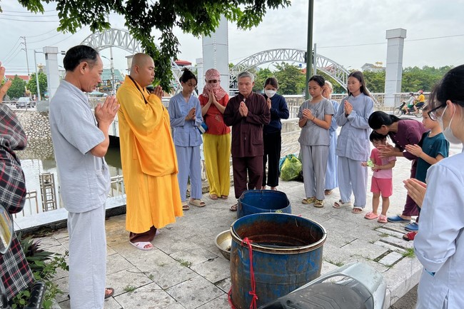 One – Day Retreat and the charity on the 1st day of lunar month at Dong Cao Pagoda