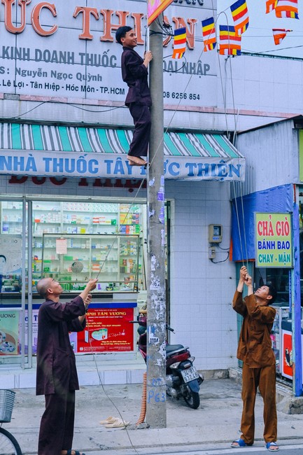 Preparing for decoration the Great Ceremony of Buddha's Birthday 2023 (part 2)
