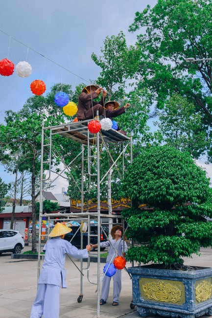Preparing for decoration the Great Ceremony of Buddha's Birthday 2023 (part 2)
