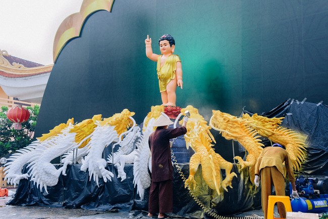 Preparing for decoration the Great Ceremony of Buddha's Birthday 2023 (part 2)