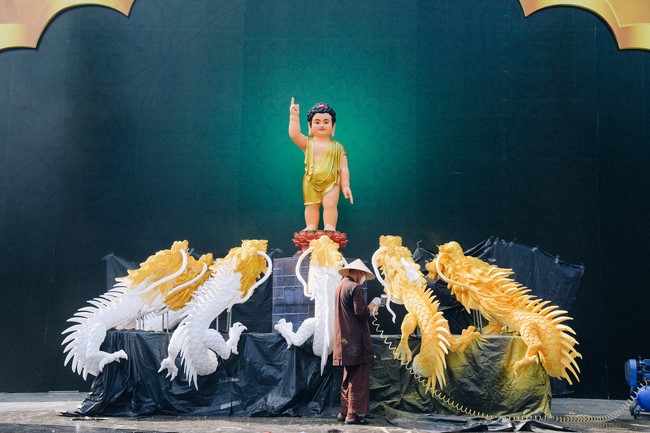 Preparing for decoration the Great Ceremony of Buddha's Birthday 2023 (part 2)