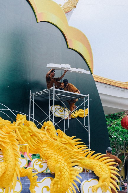 Preparing for decoration the Great Ceremony of Buddha's Birthday 2023 (part 2)