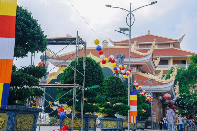 Preparing for decoration the Great Ceremony of Buddha's Birthday 2023 (part 2)