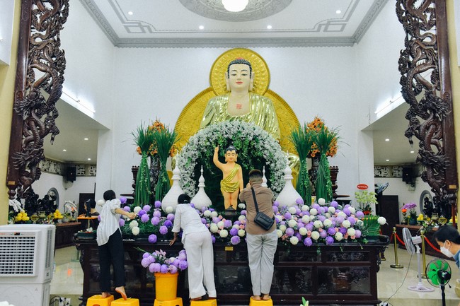 Preparing for decoration the Great Ceremony of Buddha's Birthday 2023 (part 2)