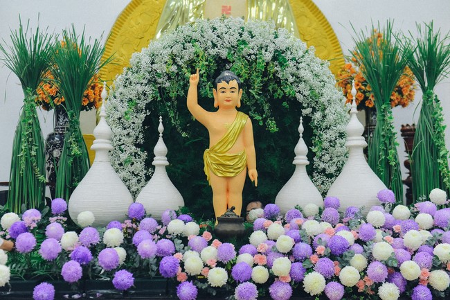 Preparing for decoration the Great Ceremony of Buddha's Birthday 2023 (part 2)