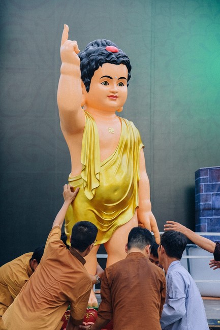 Preparing for decoration the Great Ceremony of Buddha's Birthday 2023 (part 2)