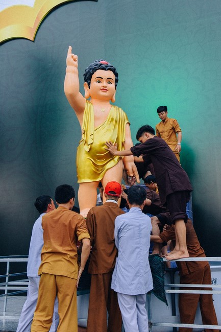 Preparing for decoration the Great Ceremony of Buddha's Birthday 2023 (part 2)