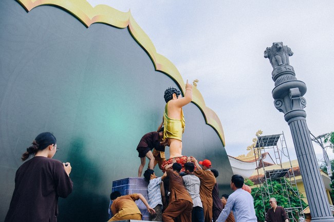 Preparing for decoration the Great Ceremony of Buddha's Birthday 2023 (part 2)