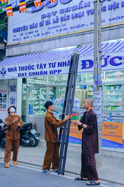 Preparing for decoration the Great Ceremony of Buddha's Birthday 2023 (part 2)