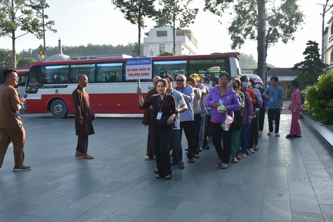 Gratitude ceremony and gift giving for the Blind Association of Charity Board