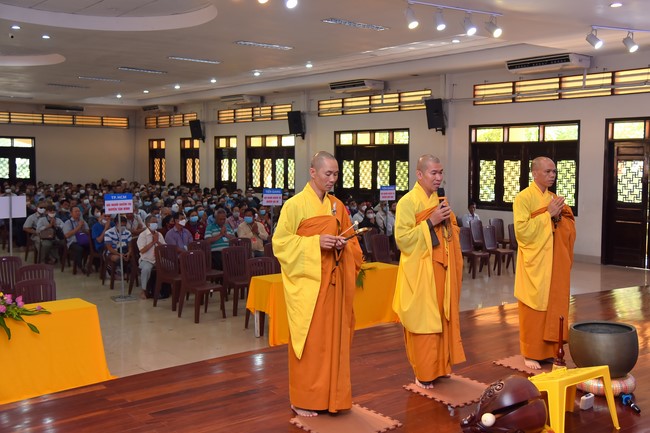 Gratitude ceremony and gift giving for the Blind Association of Charity Board