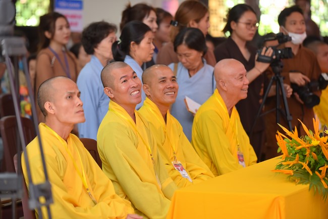 Gratitude ceremony and gift giving for the Blind Association of Charity Board