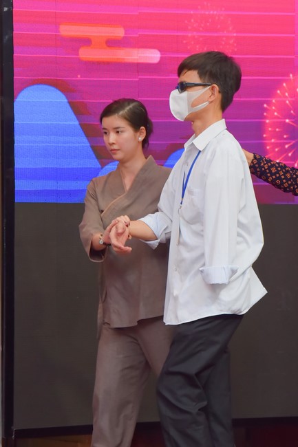 Gratitude ceremony and gift giving for the Blind Association of Charity Board