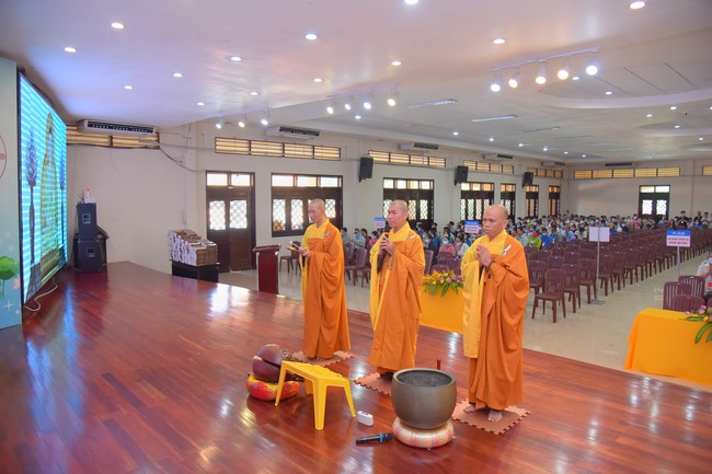 Gratitude ceremony and gift giving for the Blind Association of Charity Board