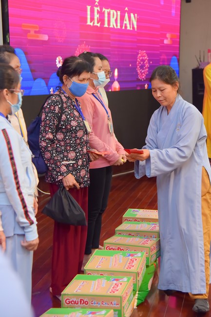 Gratitude ceremony and gift giving for the Blind Association of Charity Board